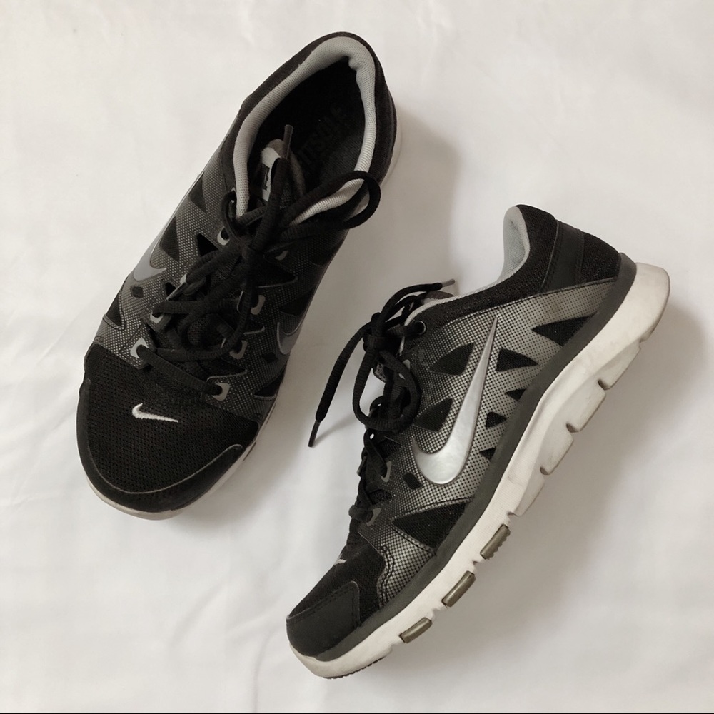 Nike Women’s Fitsole Sneaker Size 8